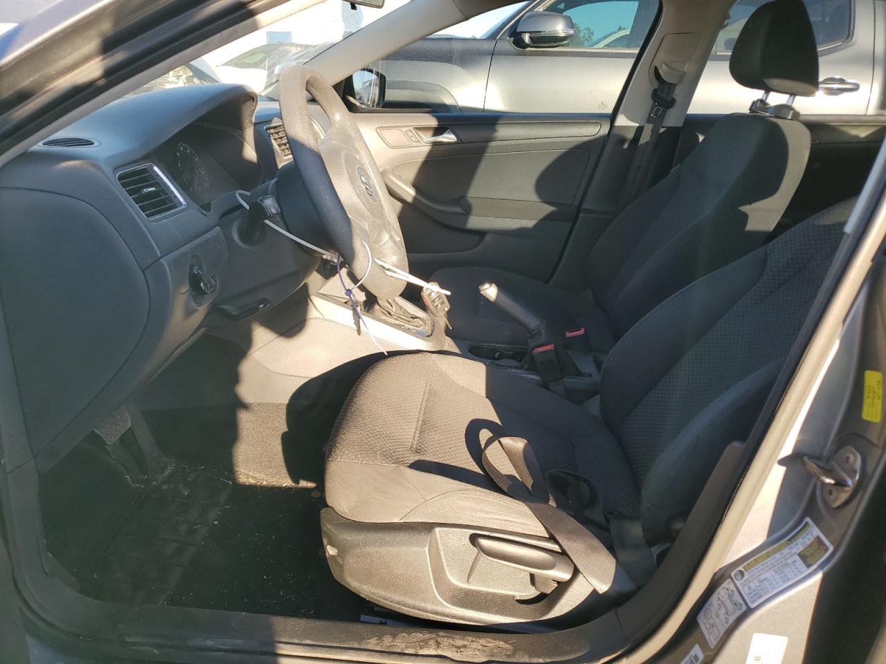 VOLKSWAGEN JETTA BASE