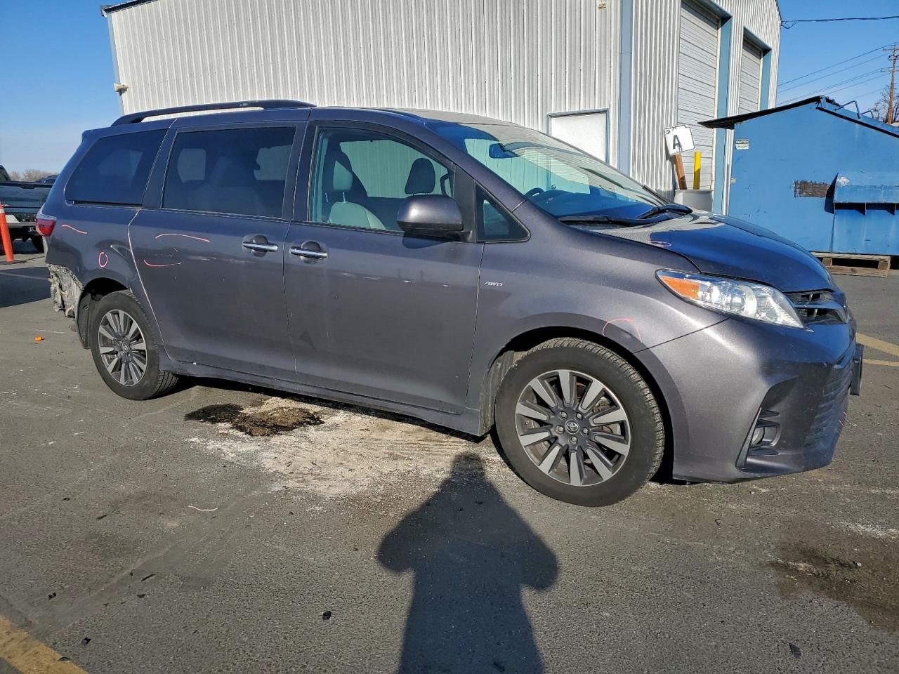 TOYOTA SIENNA XLE