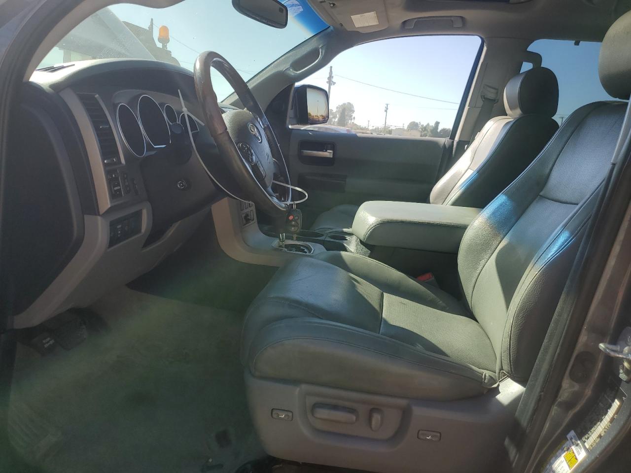 TOYOTA SEQUOIA PLATINUM