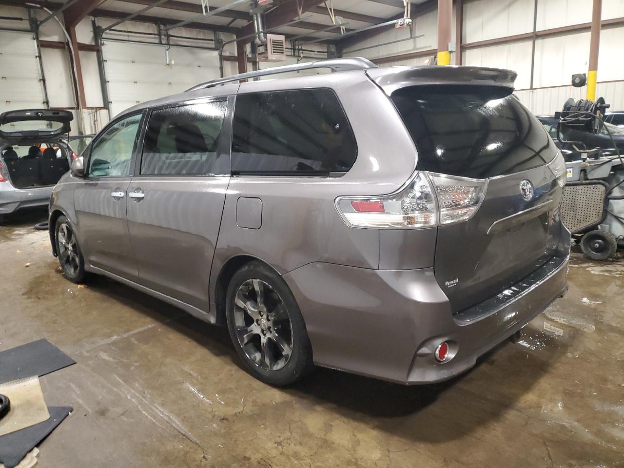 TOYOTA SIENNA SPORT