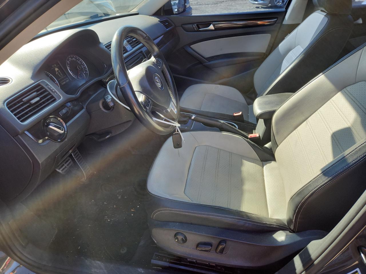 VOLKSWAGEN PASSAT SE