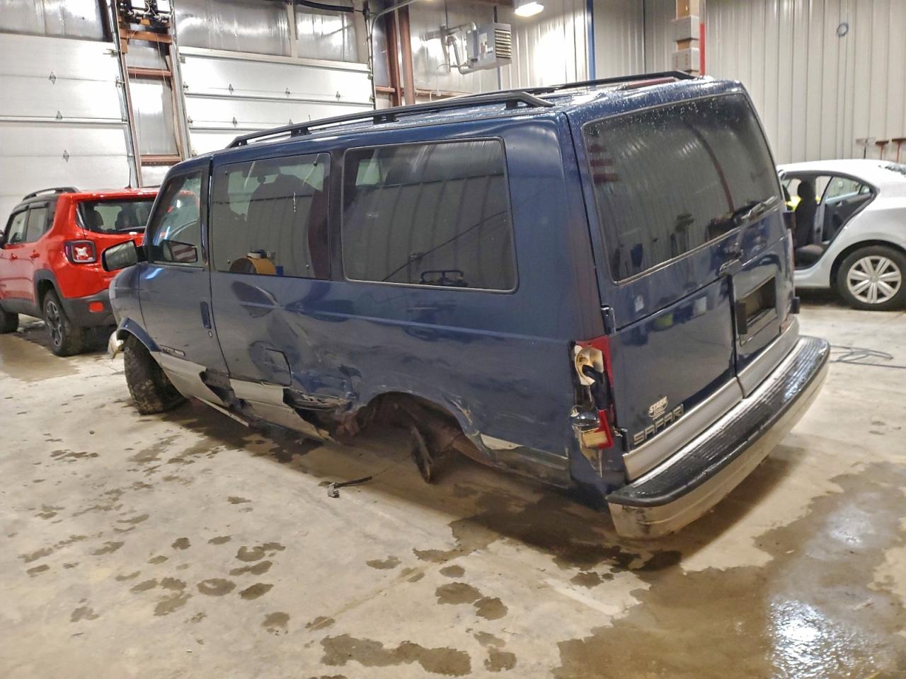 Lot #3311891203 2000 GMC SAFARI XT