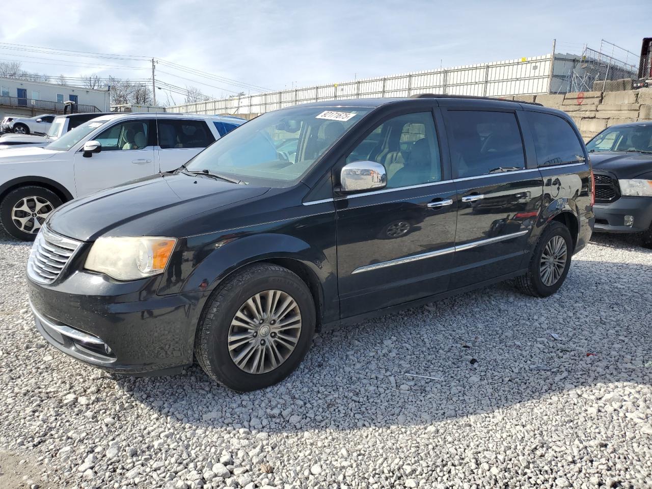 CHRYSLER TOWN & COUNTRY TOURING L