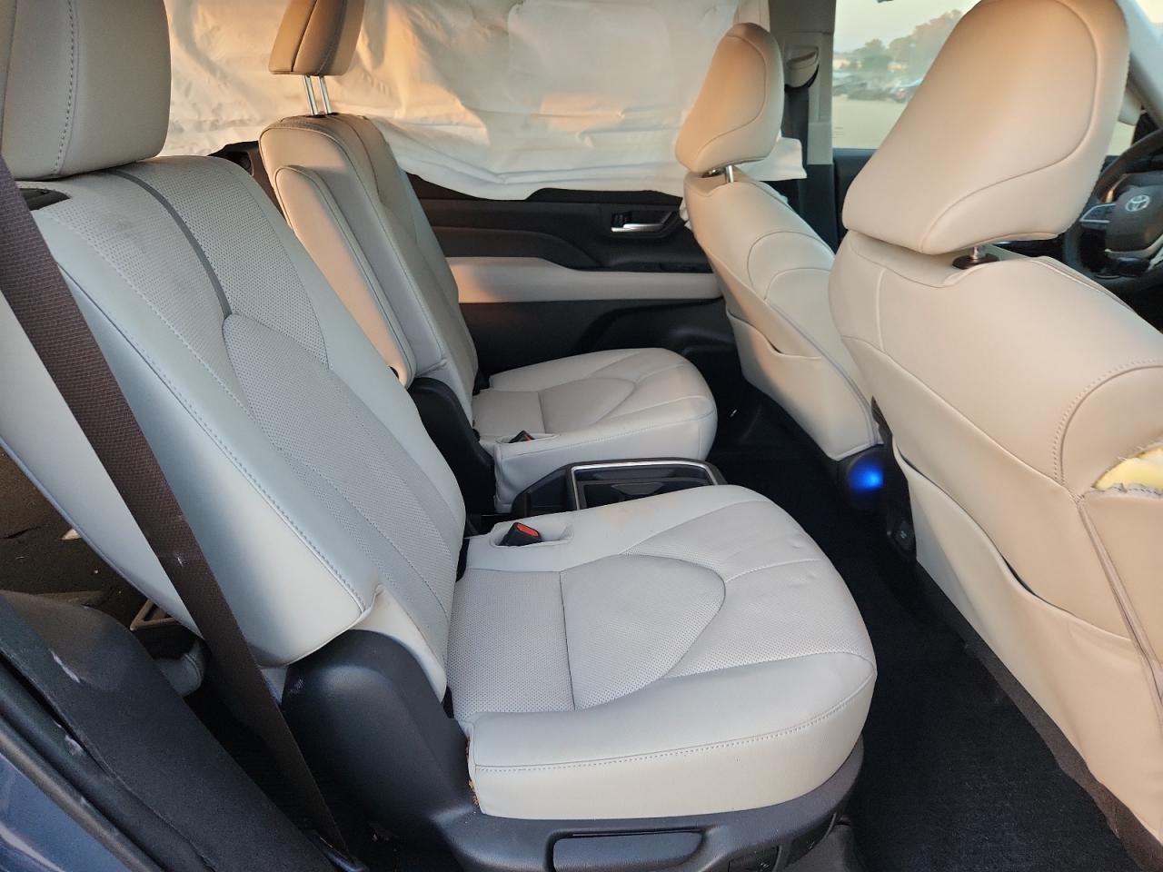 TOYOTA HIGHLANDER LE