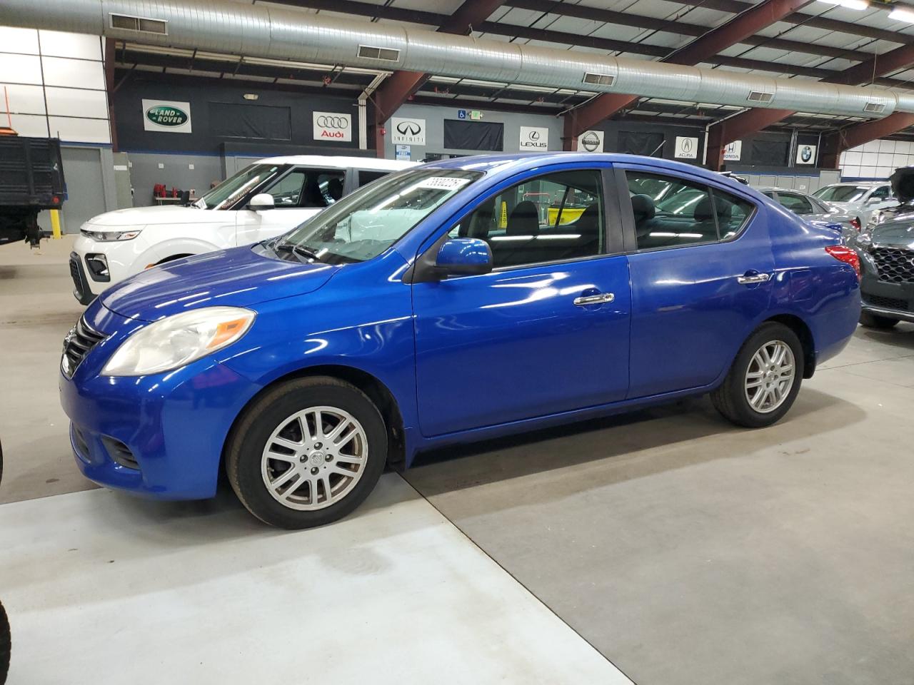NISSAN VERSA S