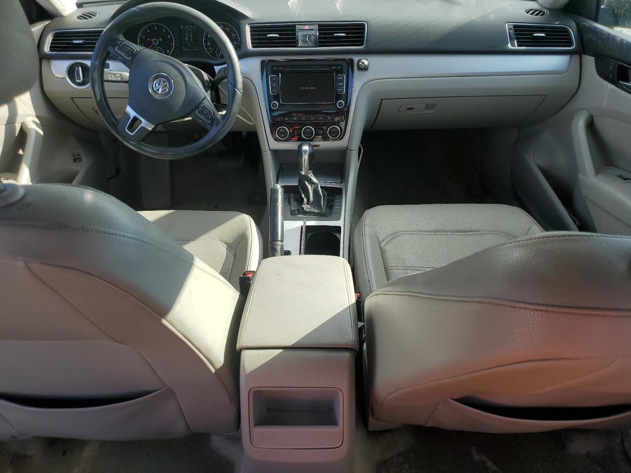 VOLKSWAGEN PASSAT SE