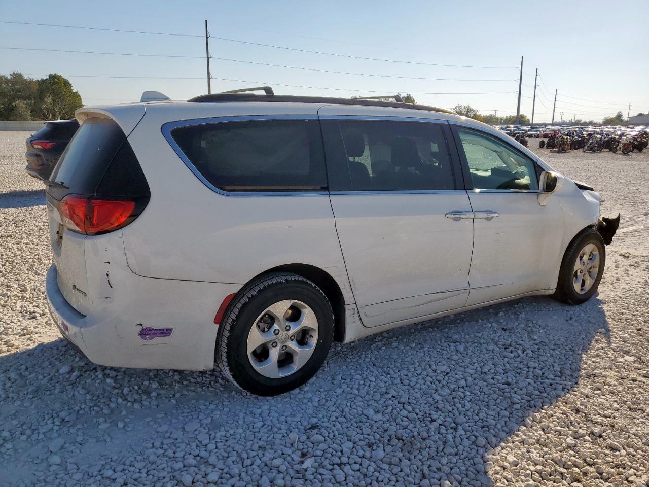 Lot #3304177446 2017 CHRYSLER PACIFICA E