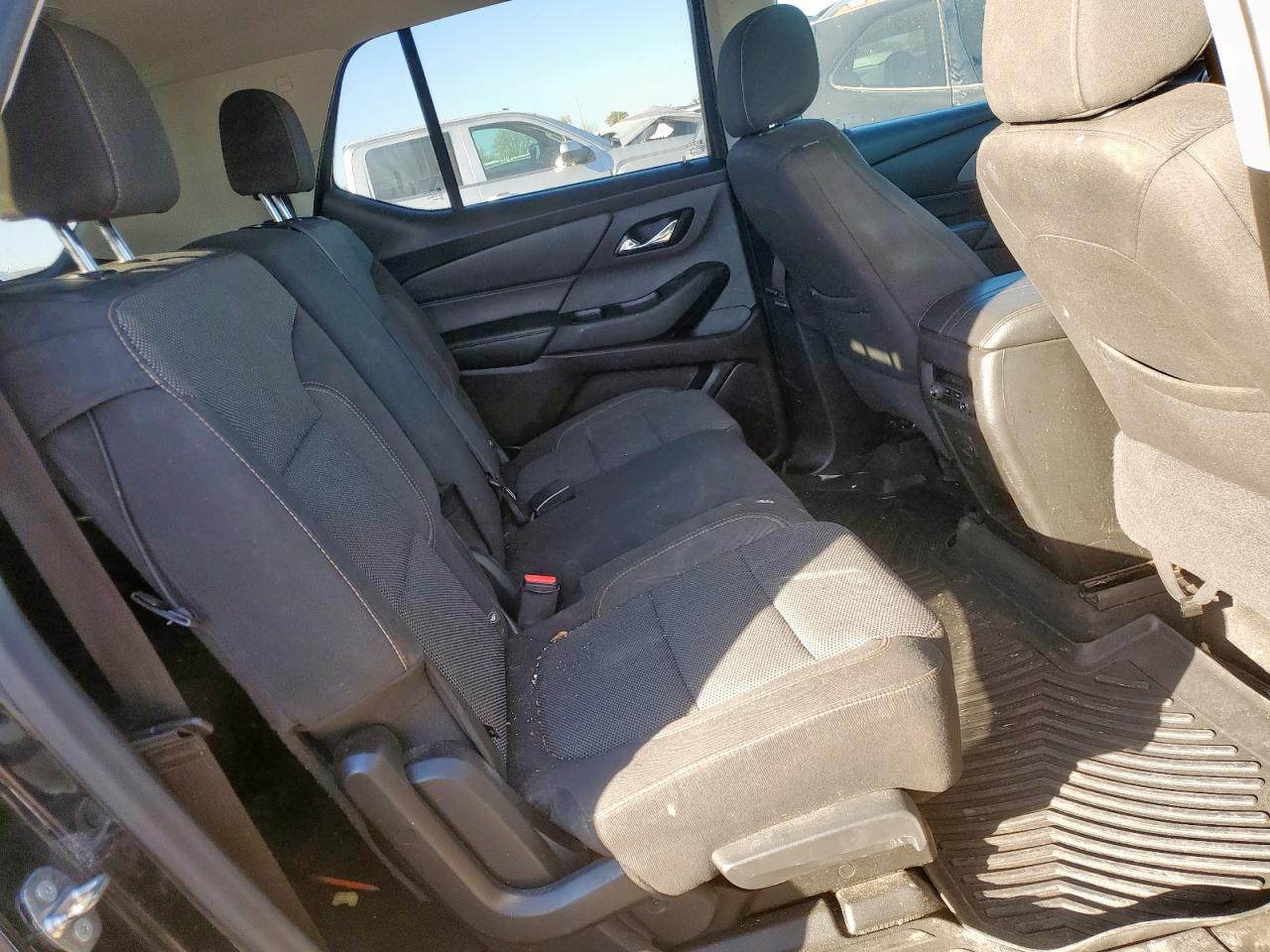 CHEVROLET TRAVERSE LS