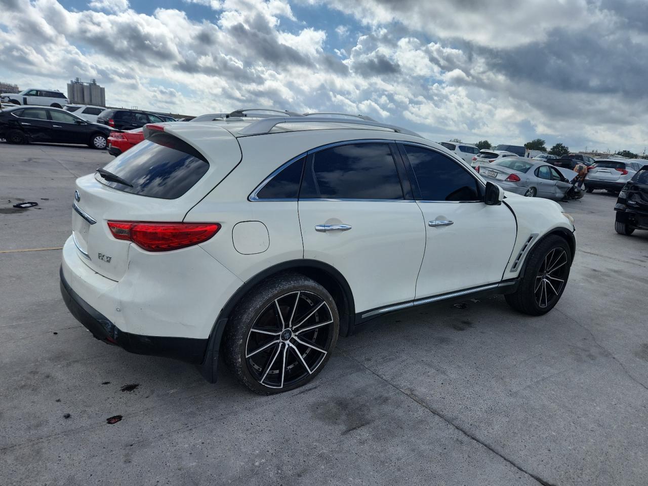 INFINITI FX37