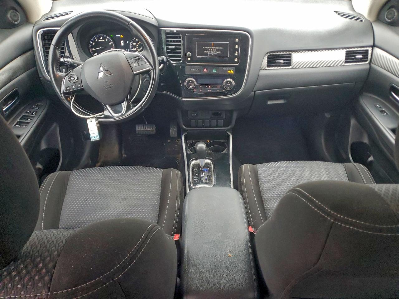 MITSUBISHI OUTLANDER SE