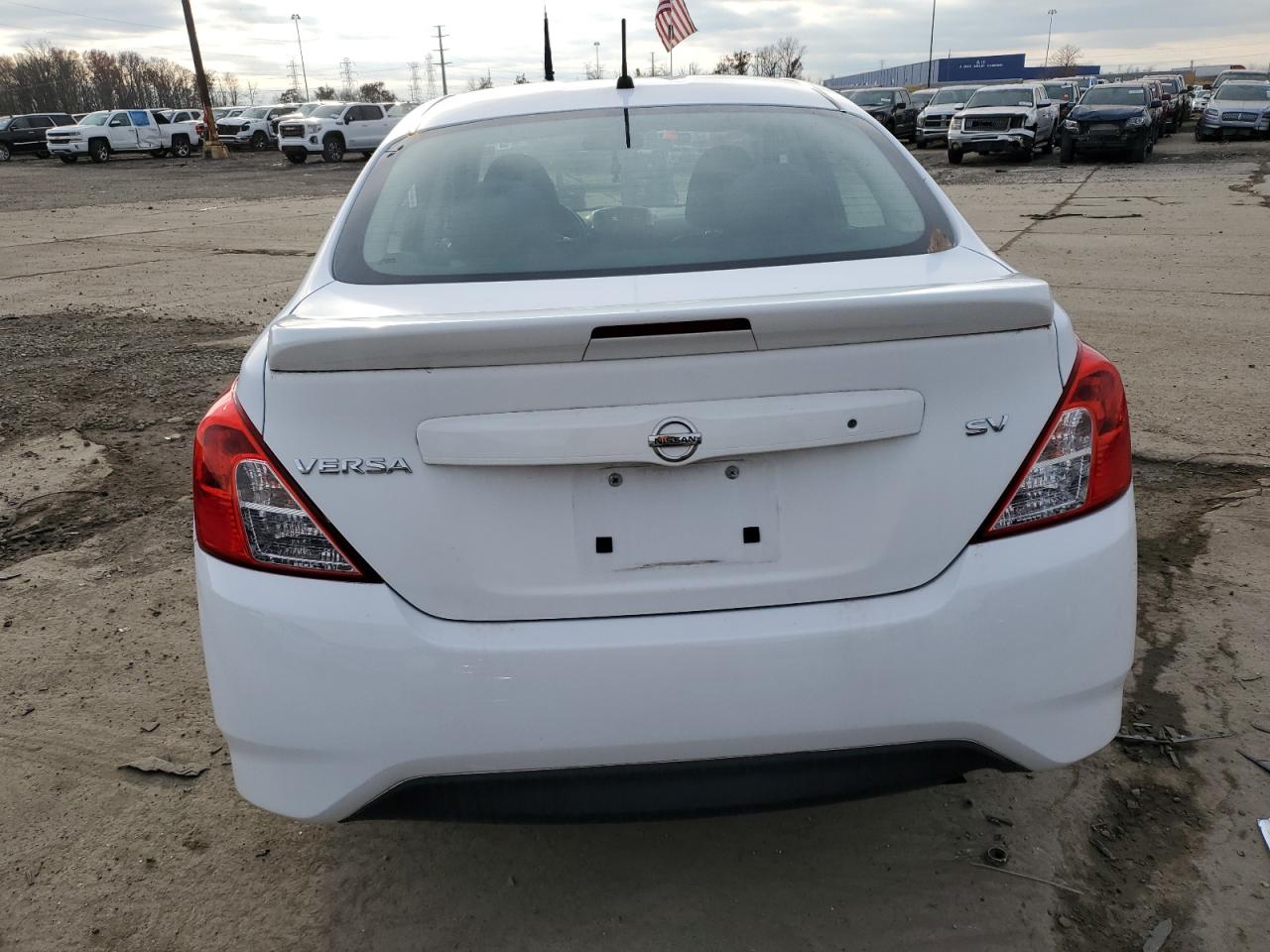 NISSAN VERSA S