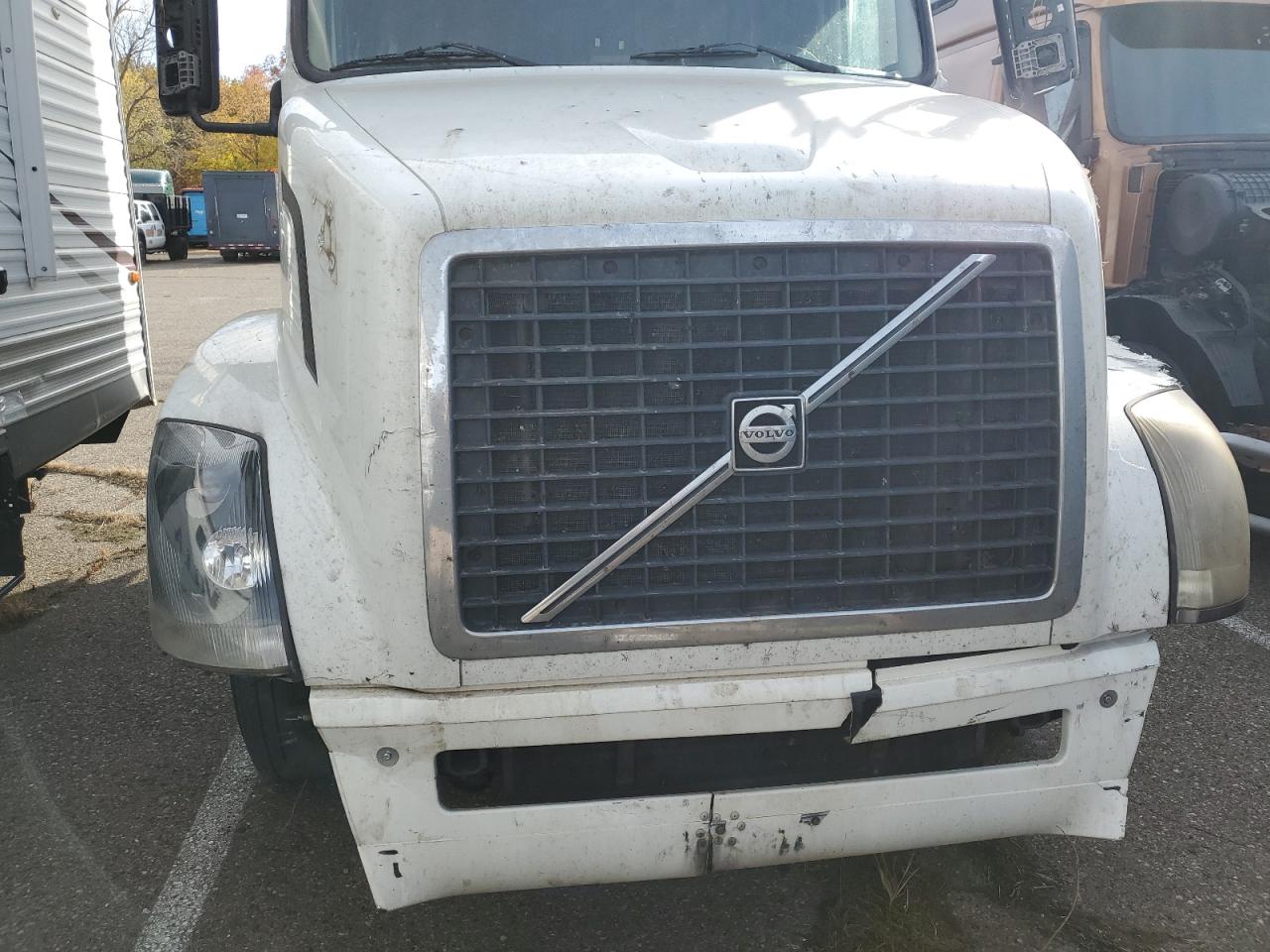 Lot #3283813483 2013 VOLVO VNL