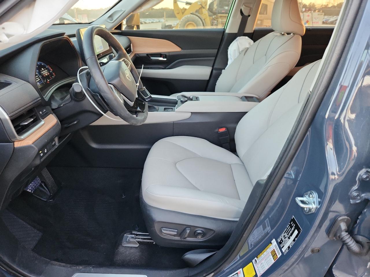 TOYOTA HIGHLANDER LE