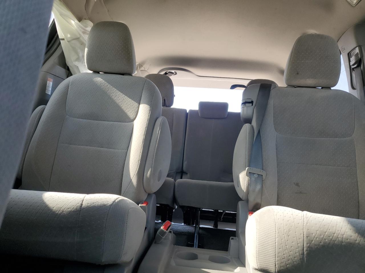 Lot #3304889536 2017 TOYOTA SIENNA LE