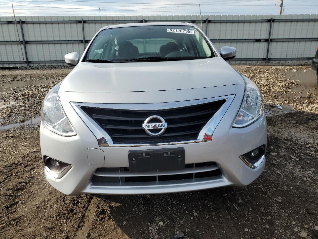NISSAN VERSA S