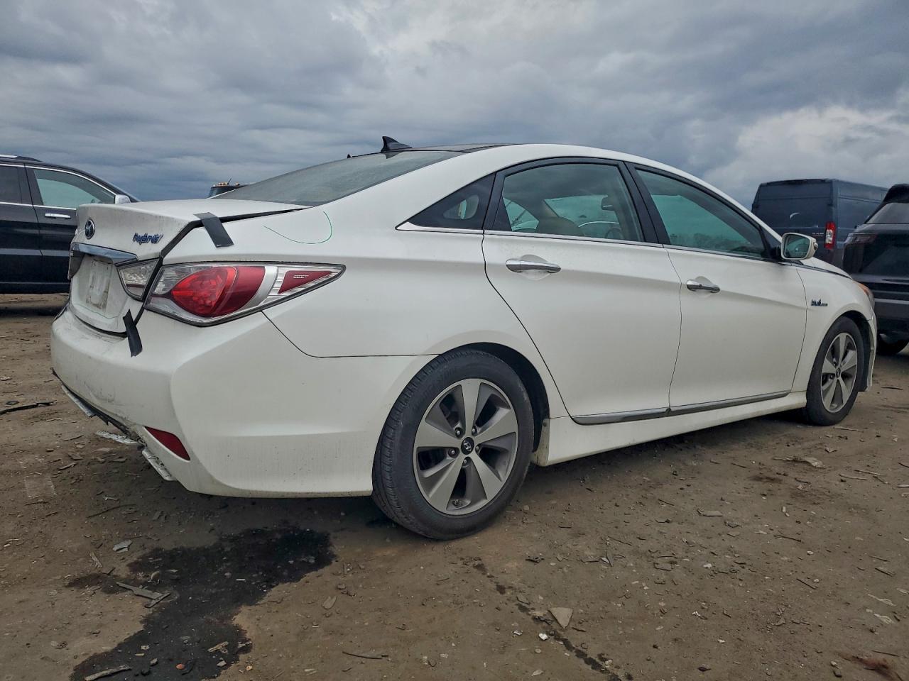 HYUNDAI SONATA HYBRID