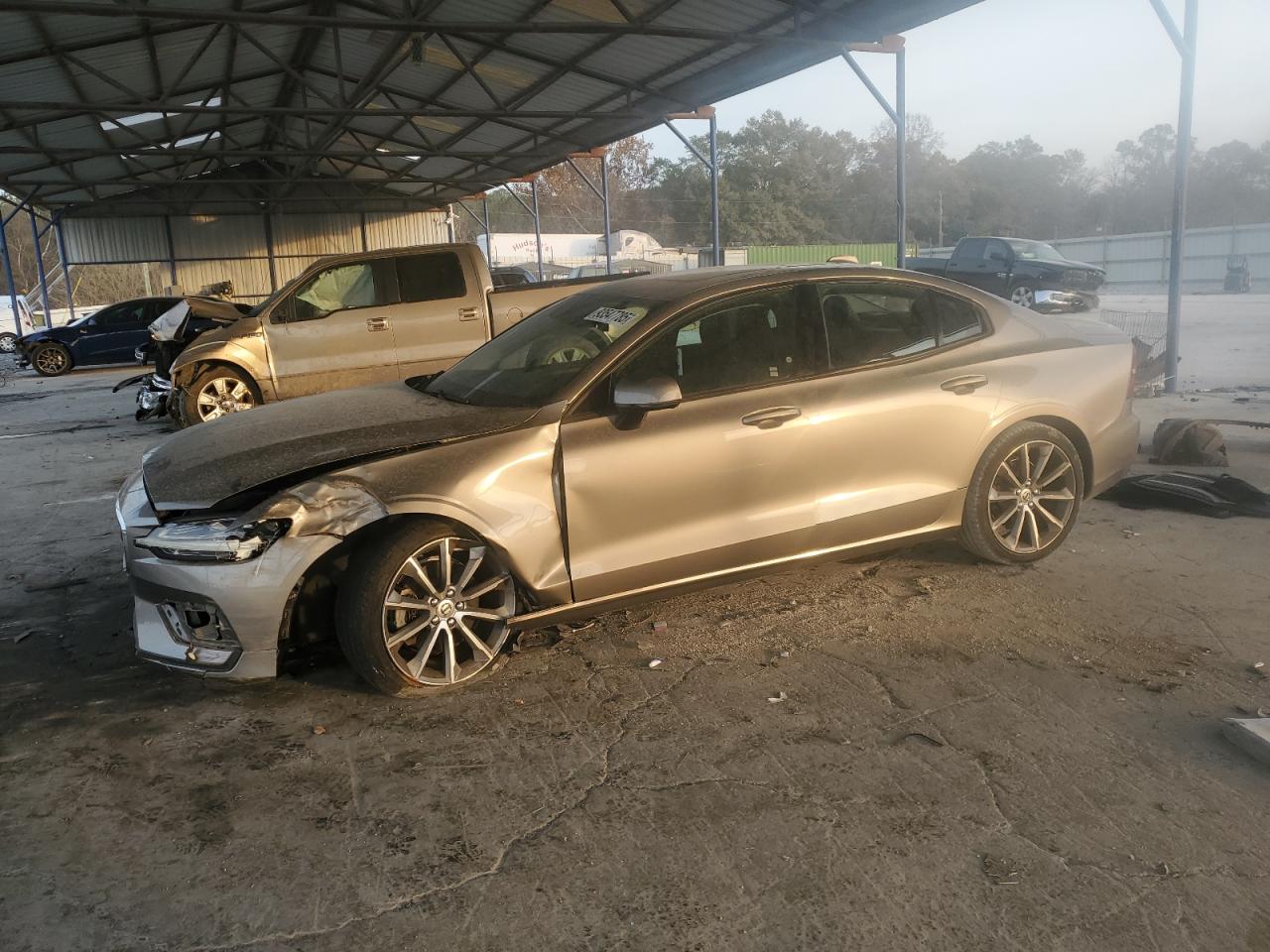 VOLVO S60 T5 MOMENTUM