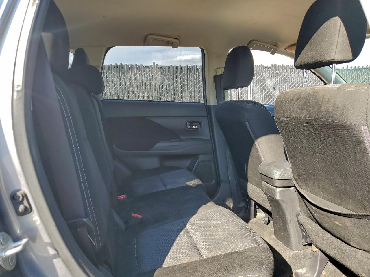 MITSUBISHI OUTLANDER ES