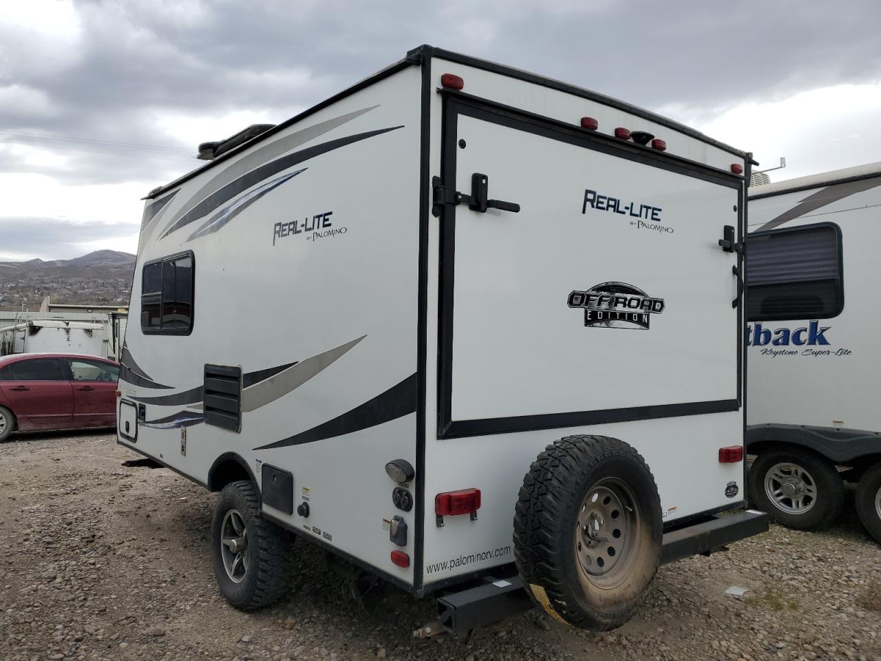 Lot #3297170865 2019 PALOMINO REAL-LITE