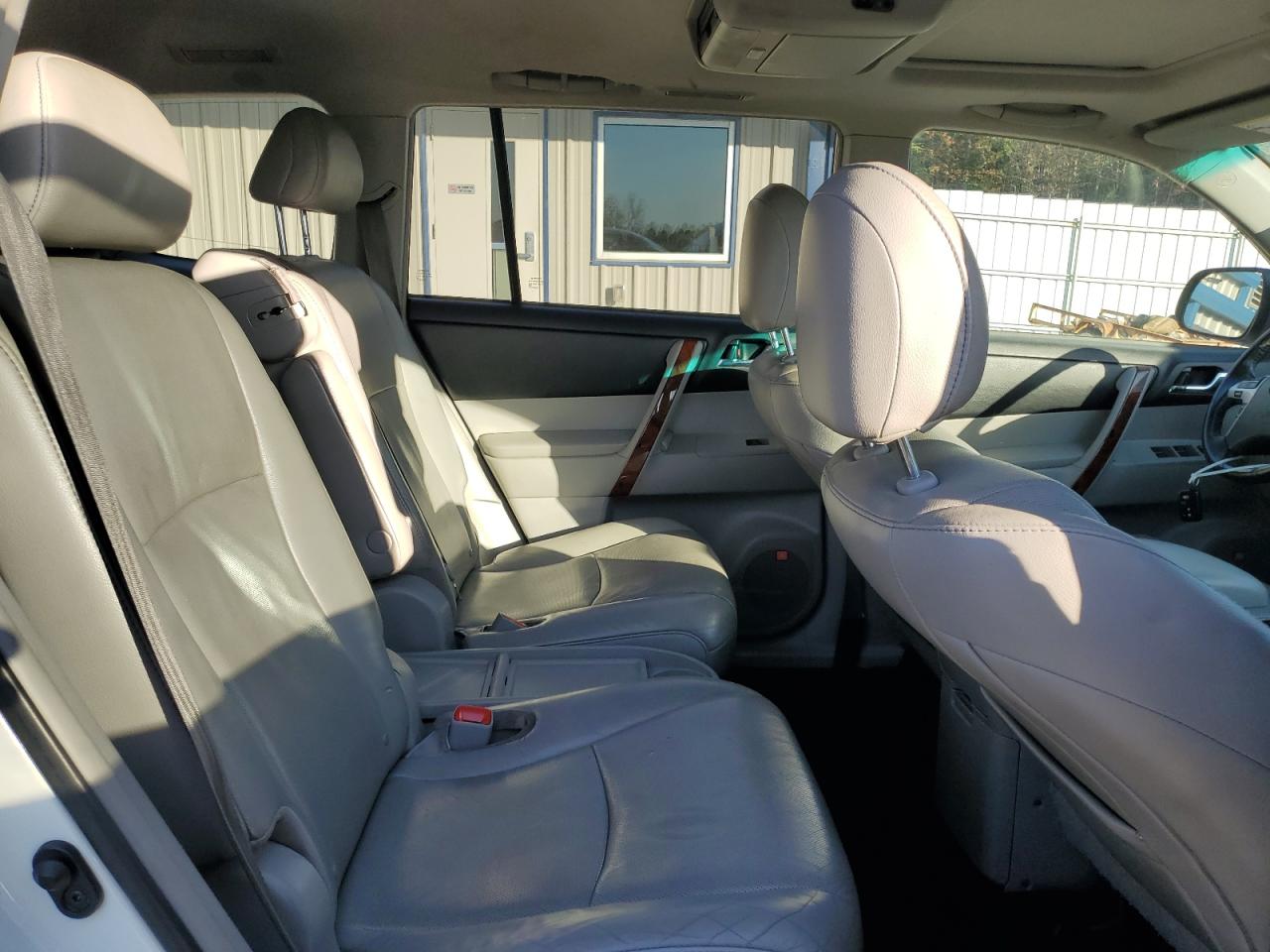 TOYOTA HIGHLANDER LIMITED