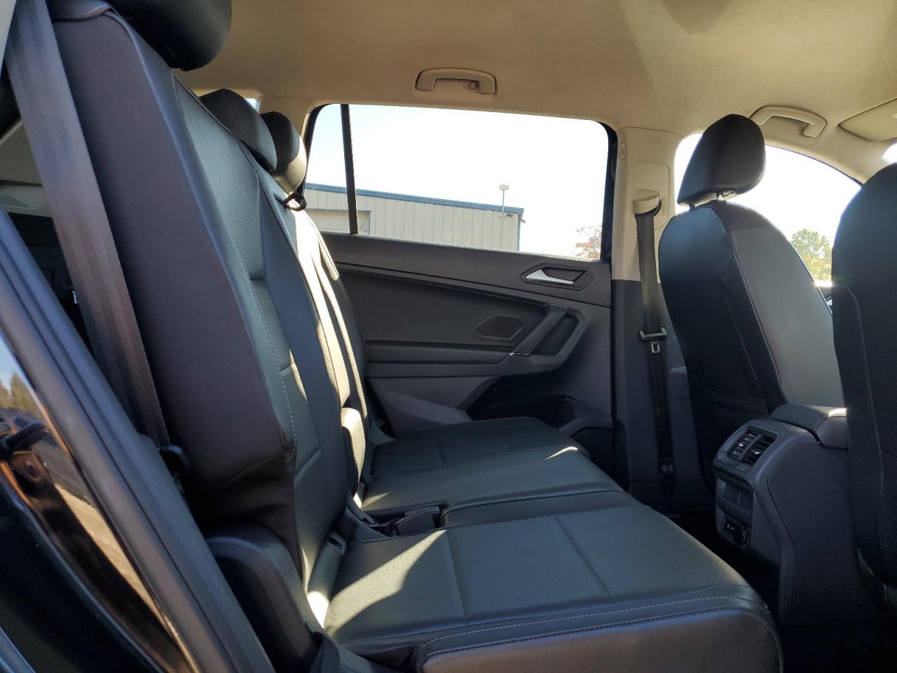 VOLKSWAGEN TIGUAN SE