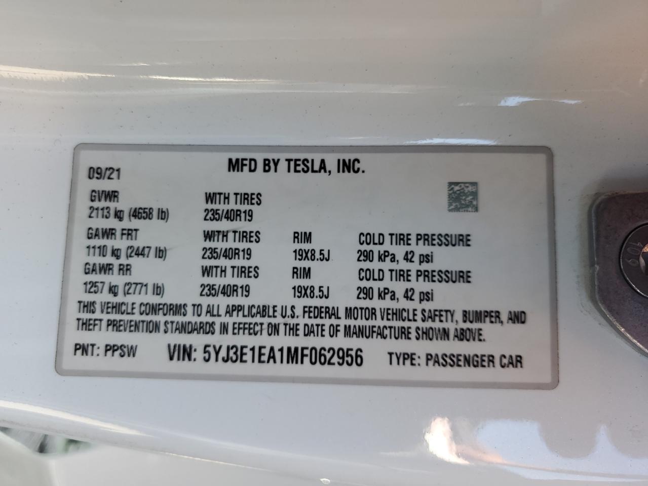 TESLA MODEL 3