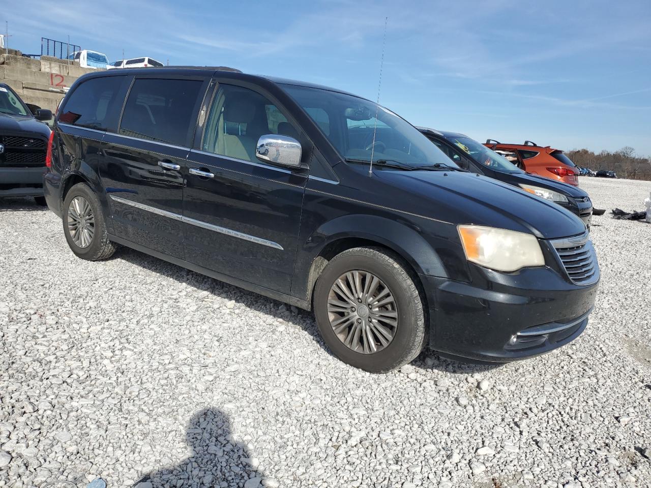 CHRYSLER TOWN & COUNTRY TOURING L