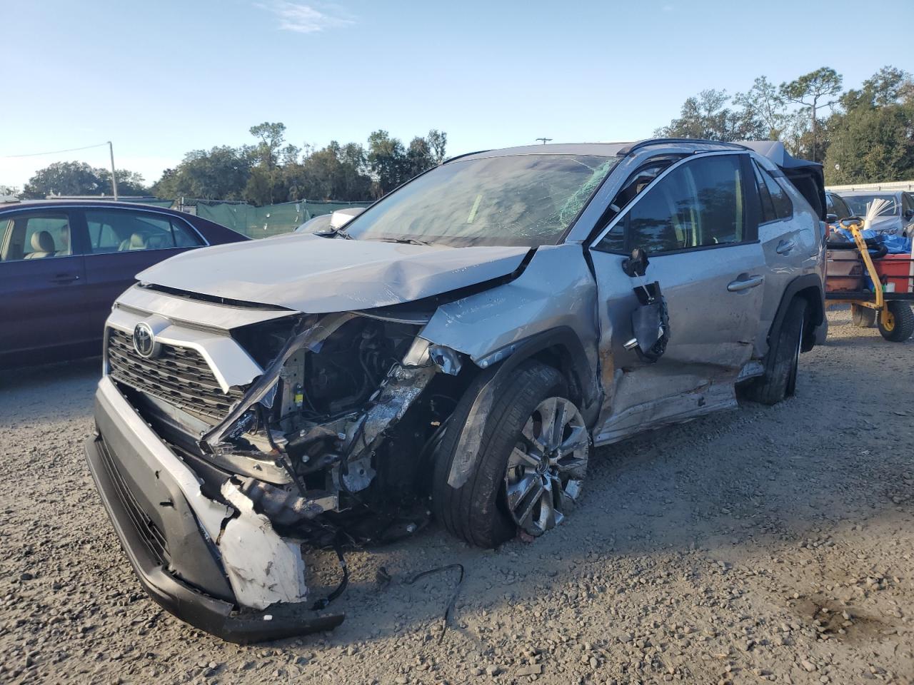 TOYOTA RAV4 XLE PREMIUM