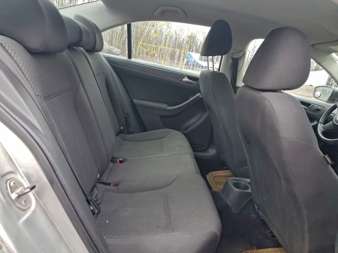 VOLKSWAGEN JETTA BASE