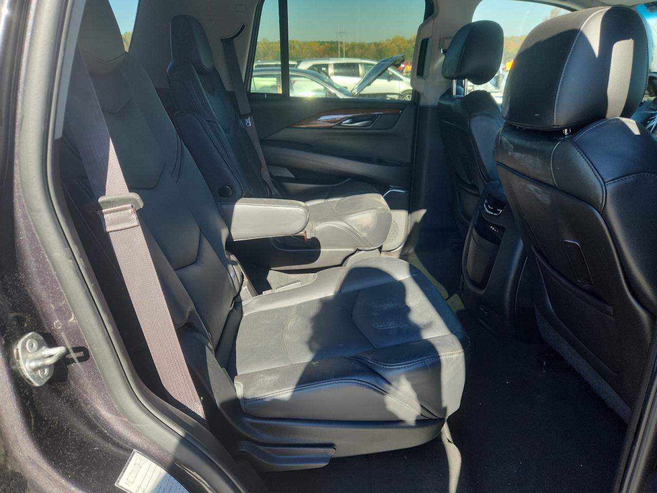 CADILLAC ESCALADE LUXURY