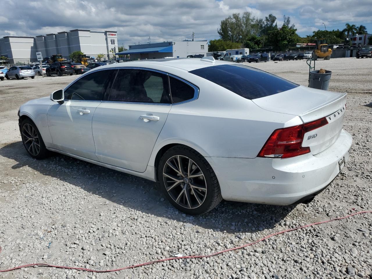 VOLVO S90 T5 MOMENTUM
