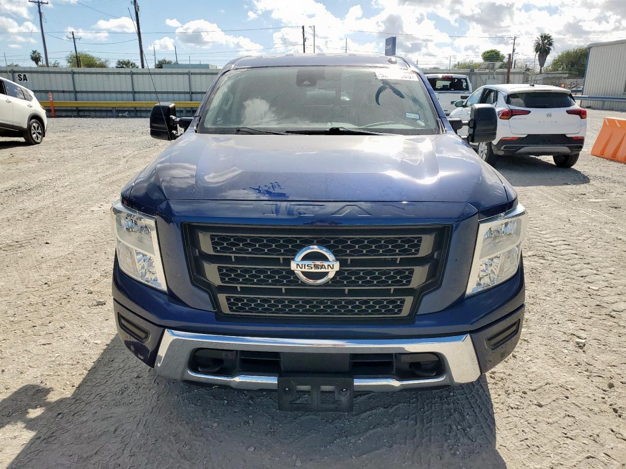 NISSAN TITAN SV