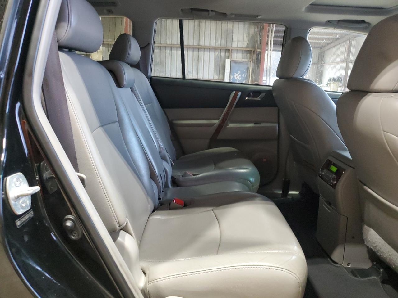 TOYOTA HIGHLANDER LIMITED