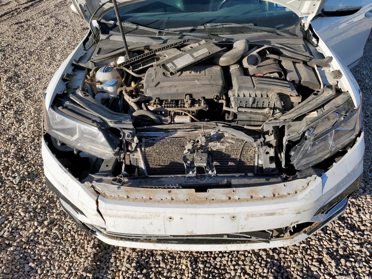 Lot #3302699100 2017 VOLKSWAGEN PASSAT R-L