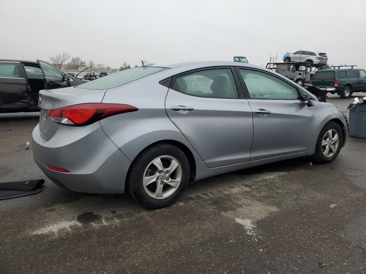 HYUNDAI ELANTRA SE