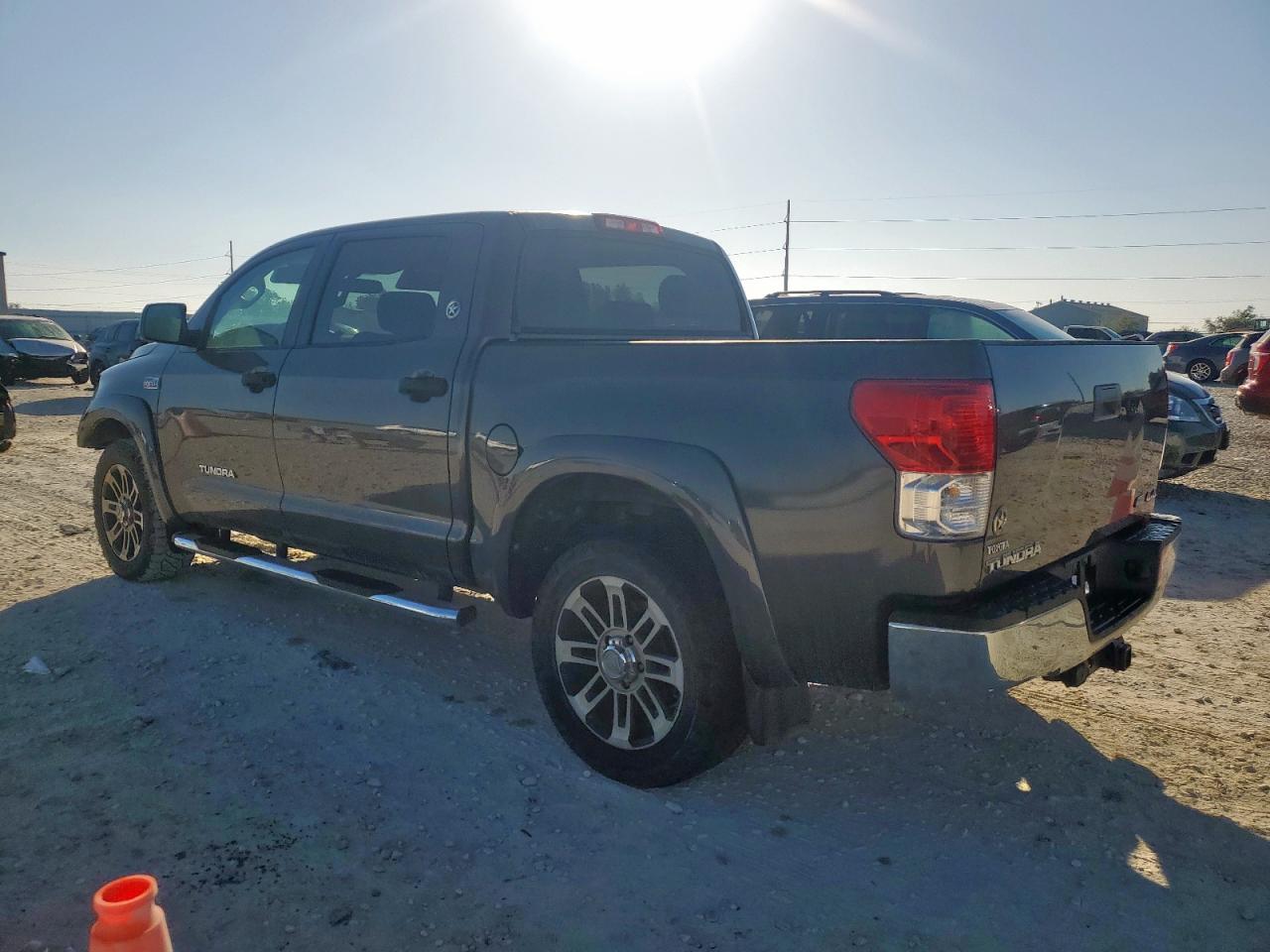 TOYOTA TUNDRA CREWMAX SR5