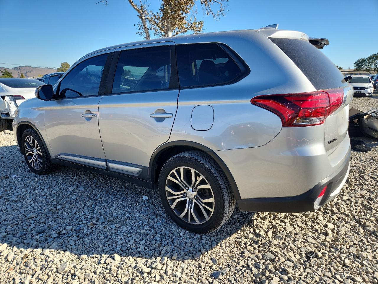 MITSUBISHI OUTLANDER SE