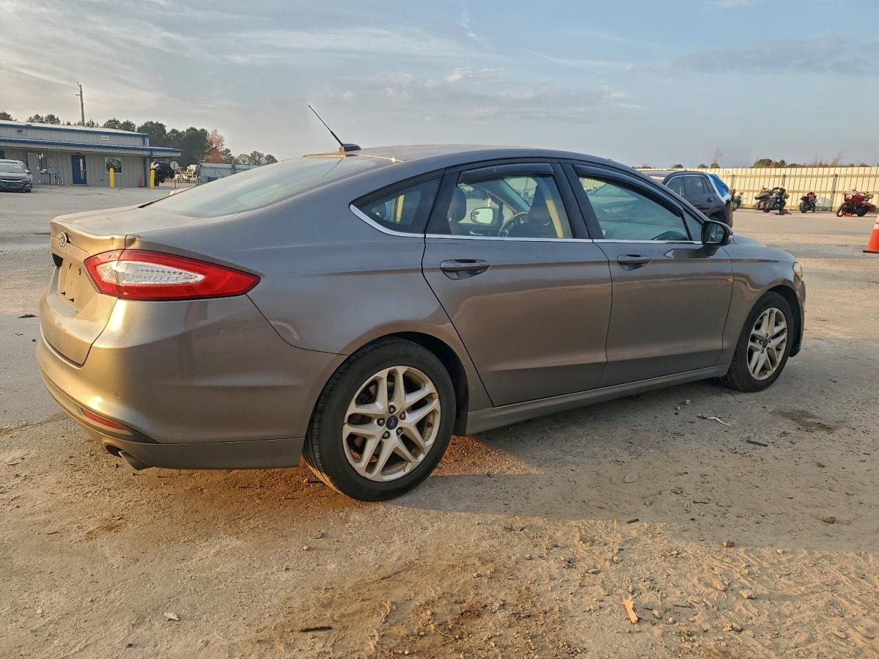FORD FUSION SE