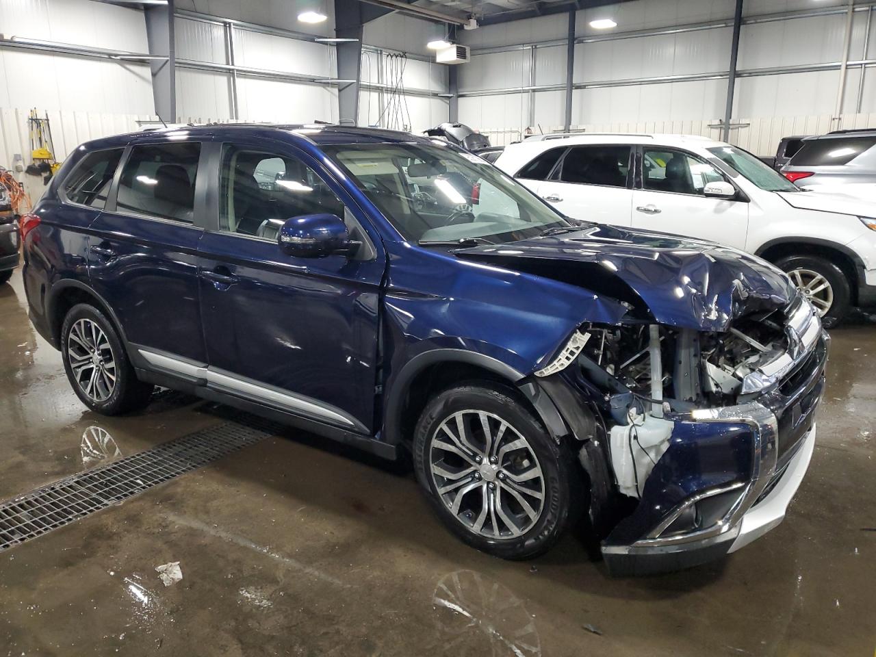 MITSUBISHI OUTLANDER SE