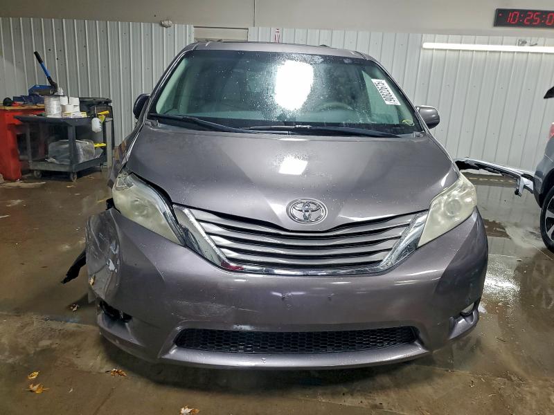 2011 TOYOTA SIENNA XLE #3296409643
