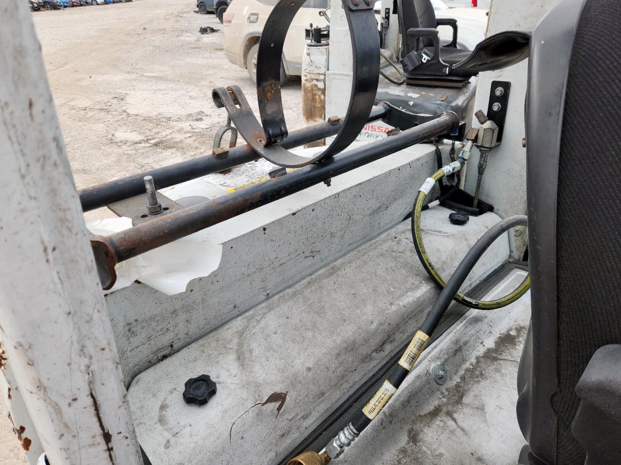 Lot #3304635942 2014 NISS FORKLIFT