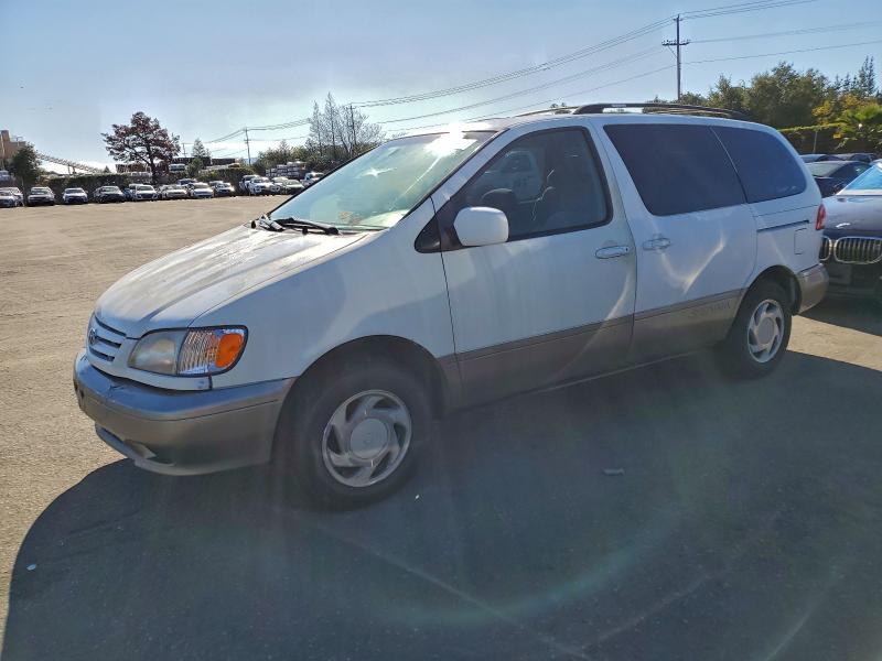 Global Auto Auctions: 2002 TOYOTA SIENNA LE
