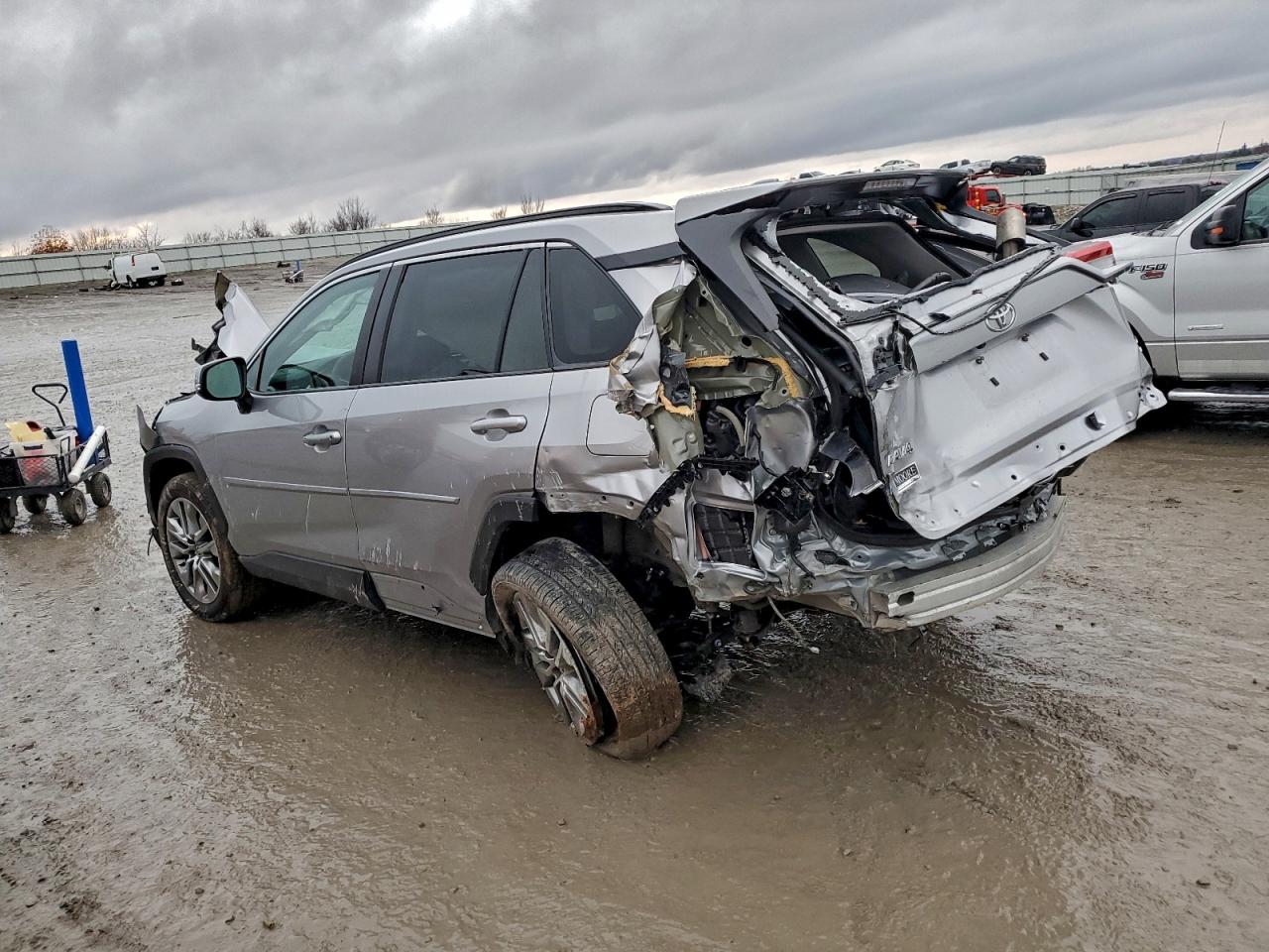 TOYOTA RAV4 XLE PREMIUM