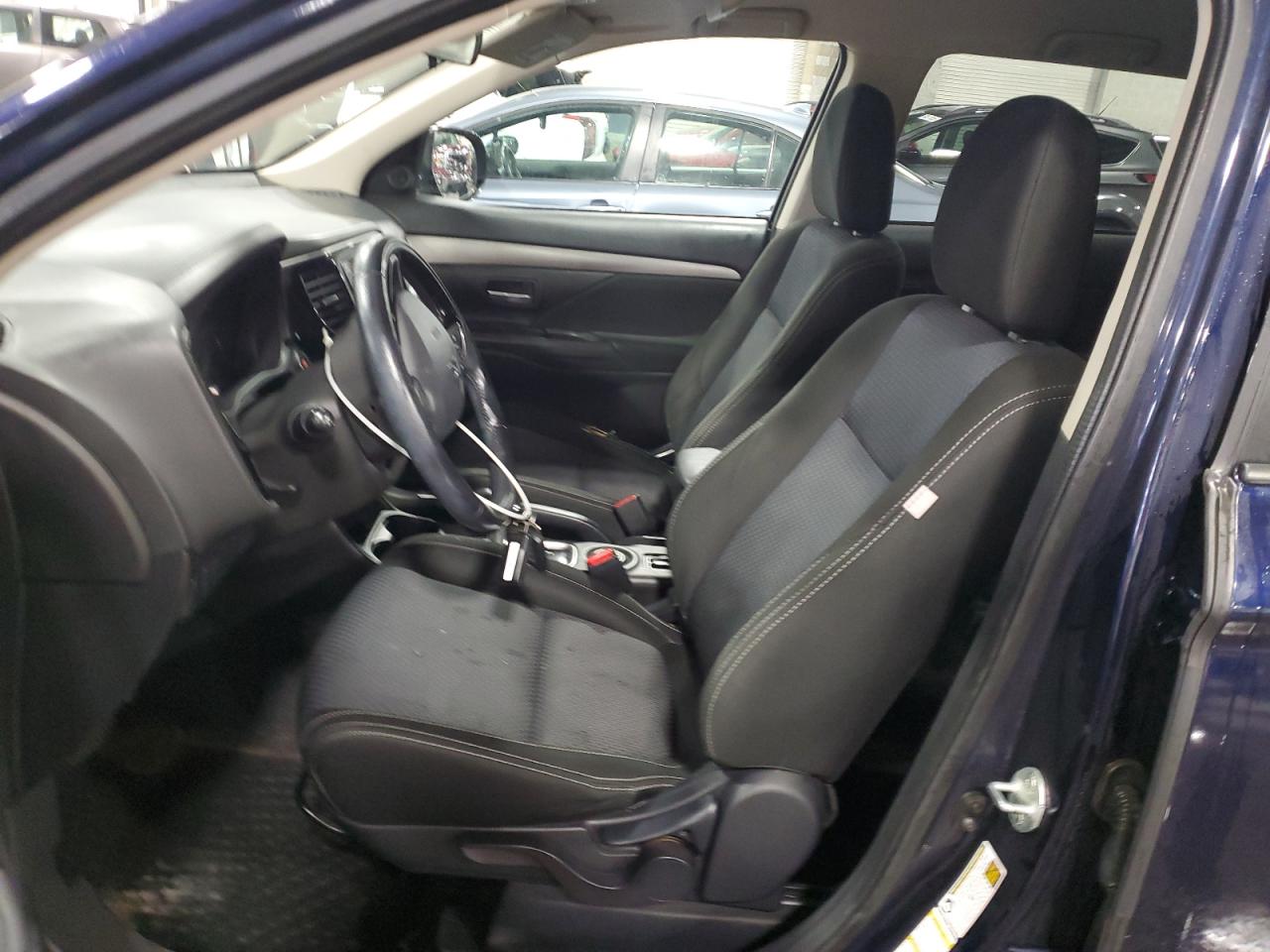 MITSUBISHI OUTLANDER SE