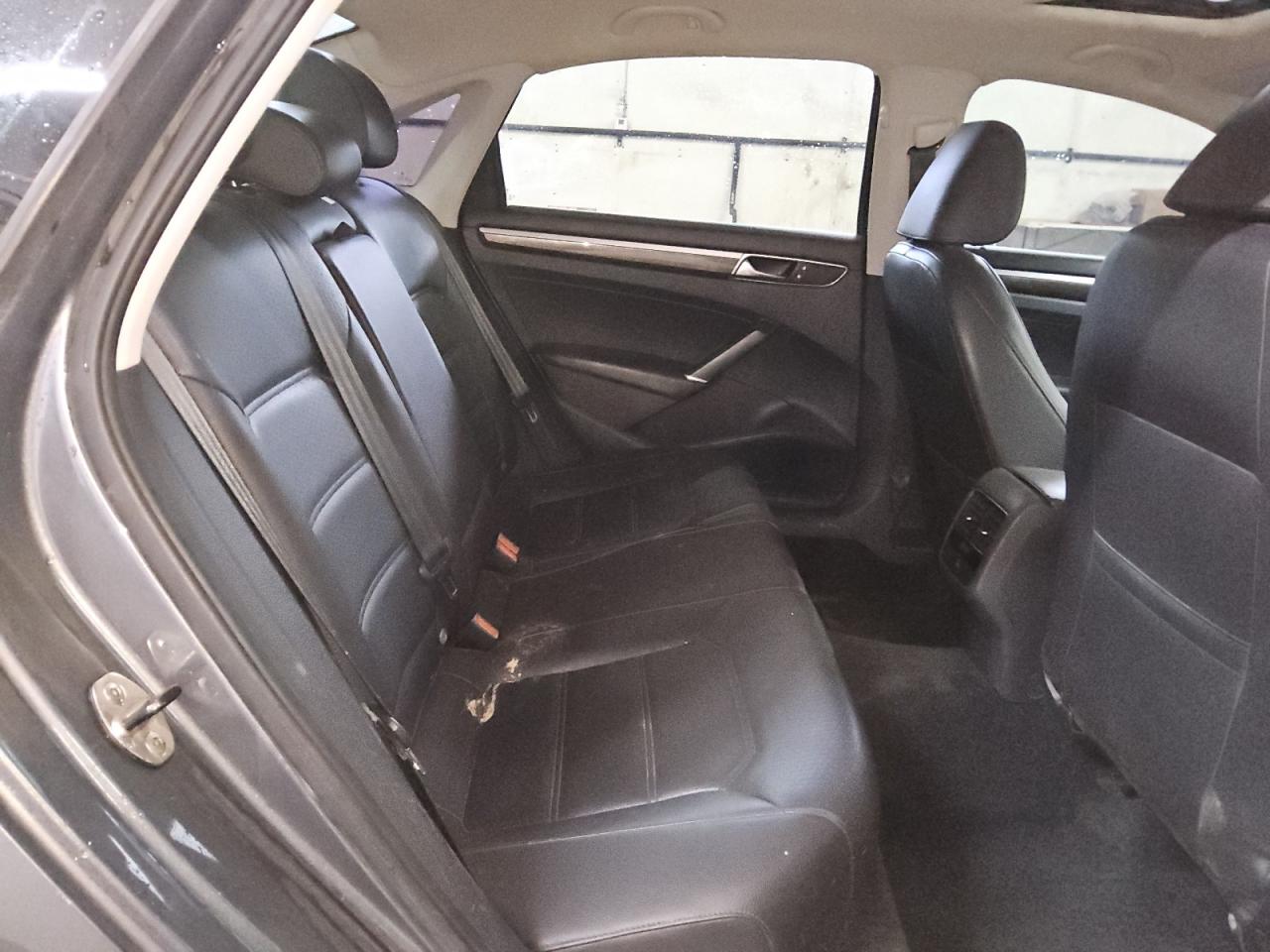 VOLKSWAGEN PASSAT SE