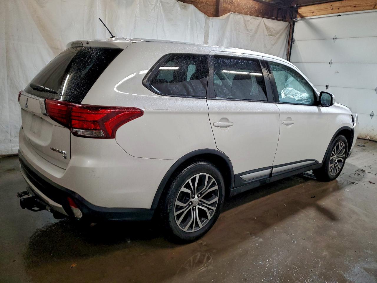 MITSUBISHI OUTLANDER SE