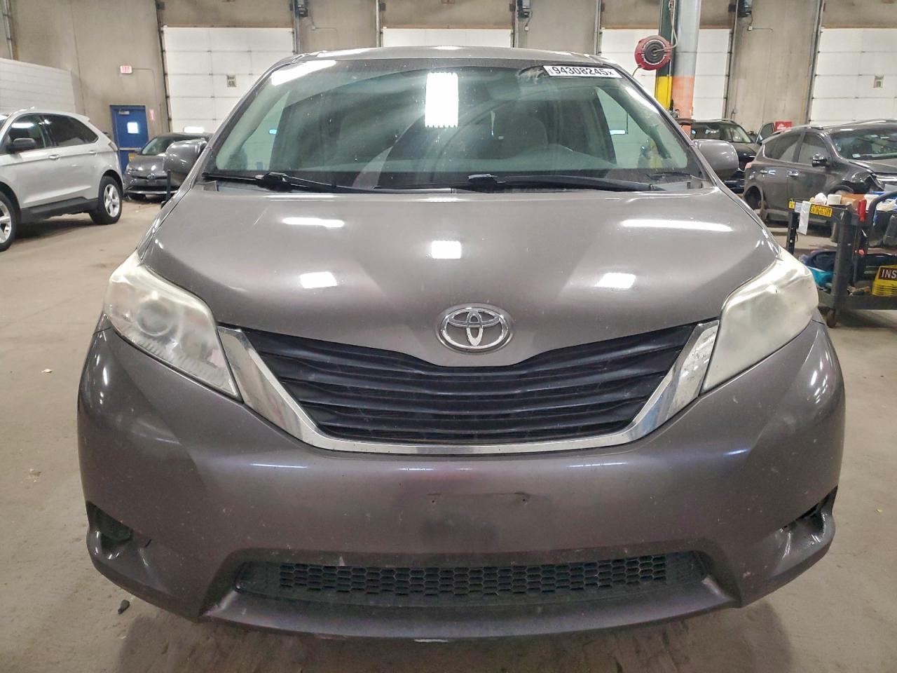 TOYOTA SIENNA LE