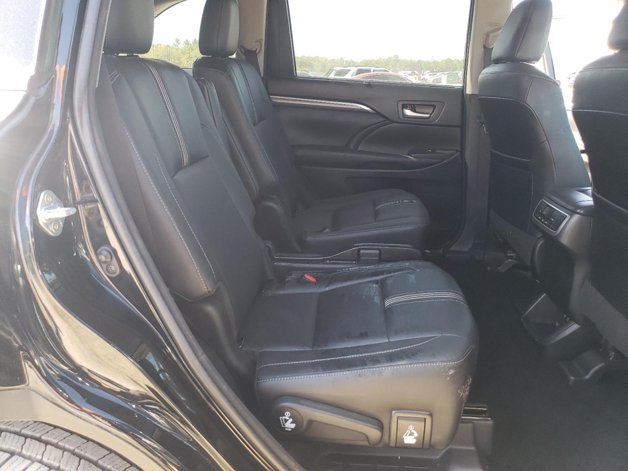 TOYOTA HIGHLANDER SE