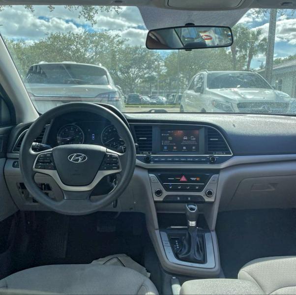 2018 HYUNDAI ELANTRA SE #3296331478