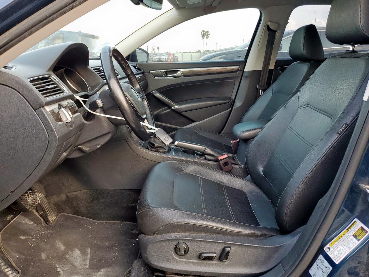 VOLKSWAGEN PASSAT SE